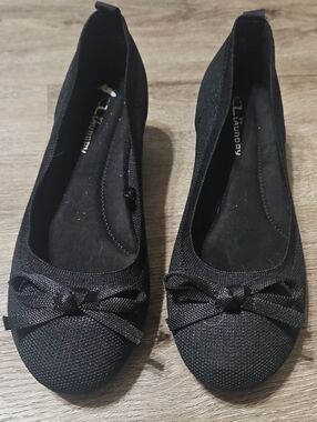 Laundry By Shelli Segal  Black Ballet Flats with Bow